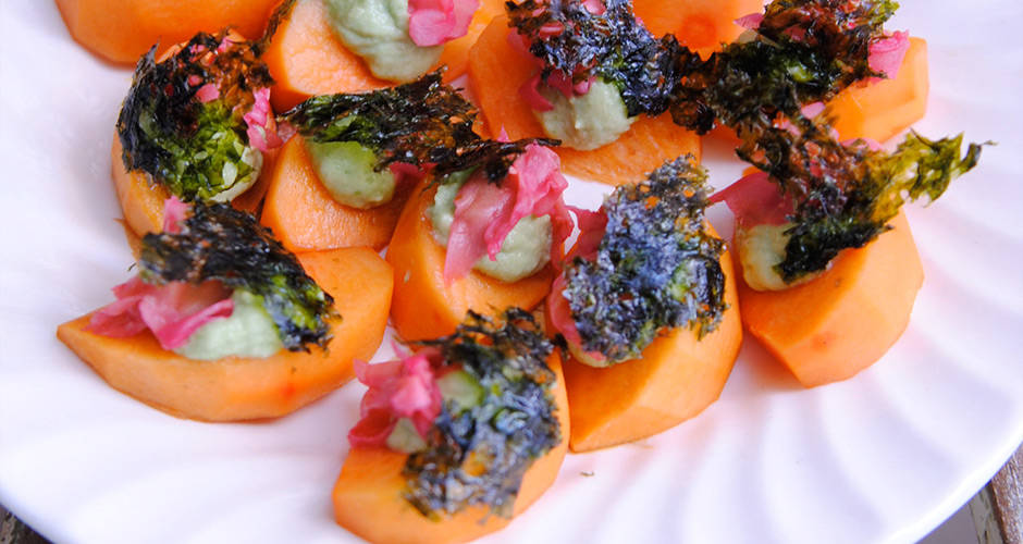 Sweet-Persimmons-with-Avocado,-Pickled-Ginger-Korean-Seaweed